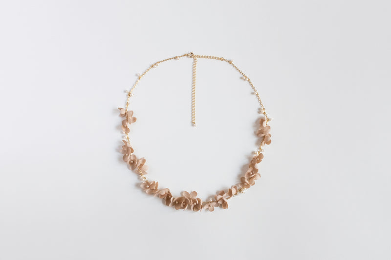 Annabel Necklace Peach Limited Edition