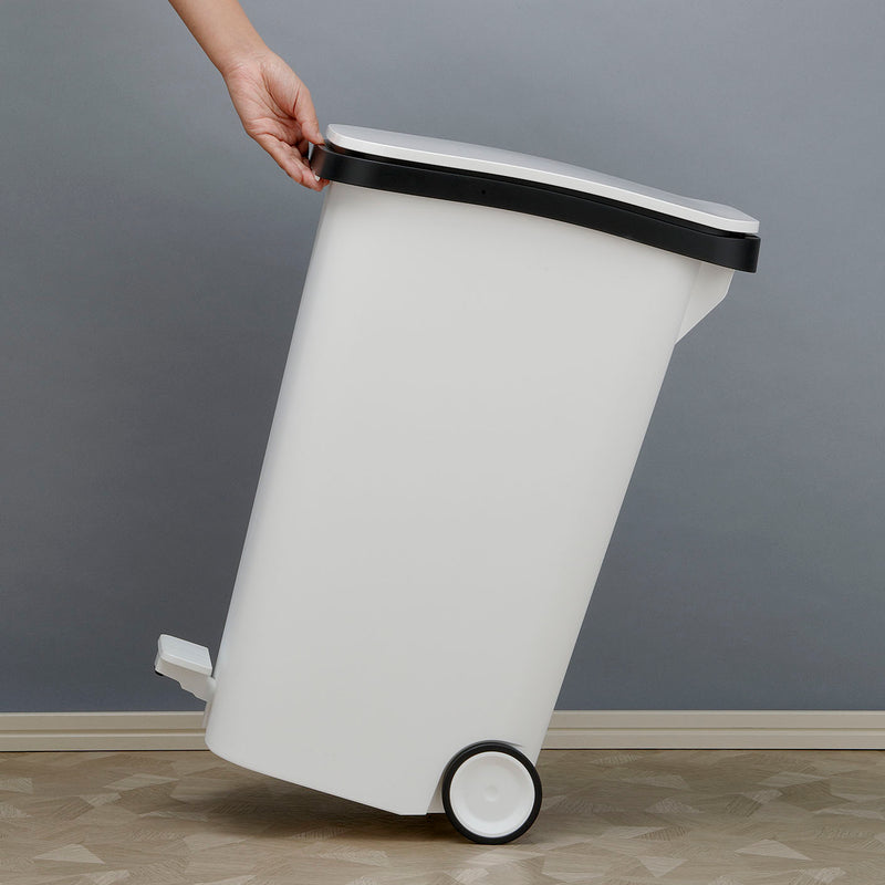 Smooth Trash Can