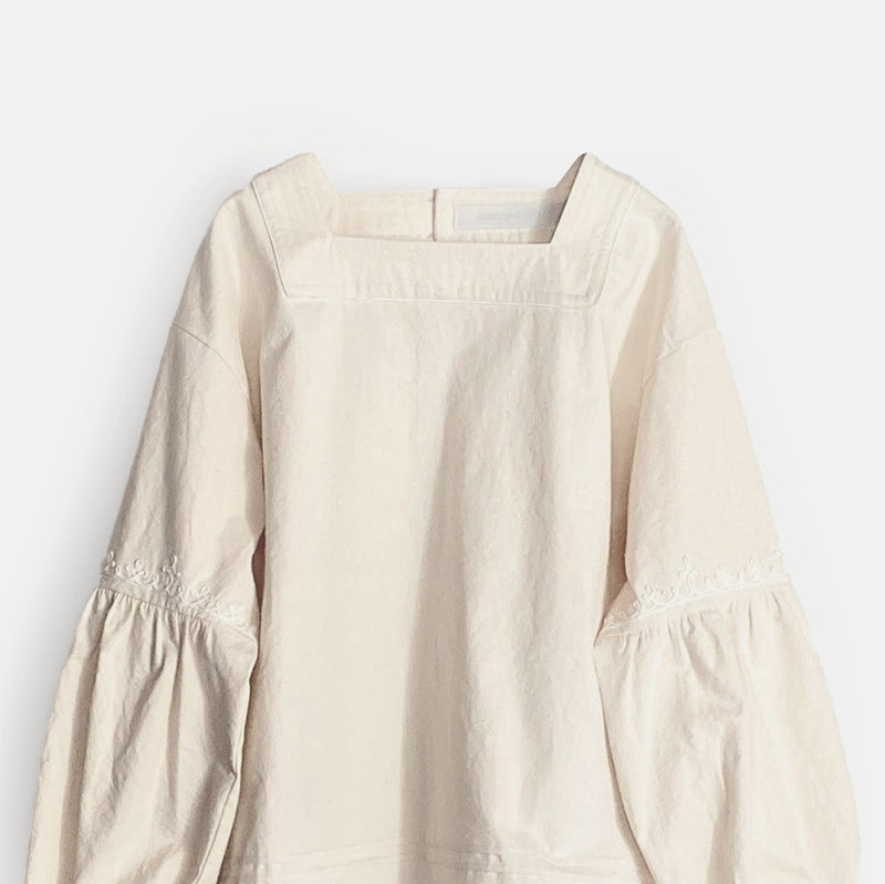 Fog collector's blouse