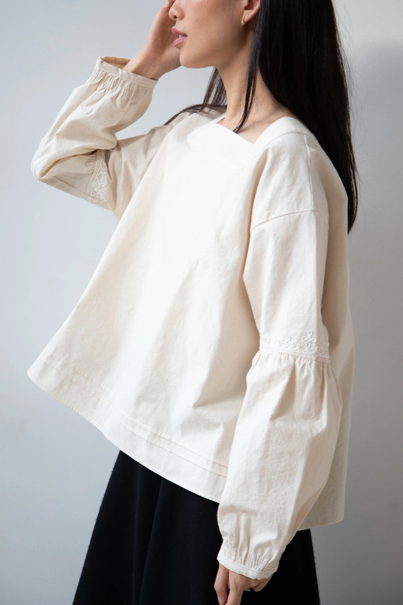 Fog collector's blouse