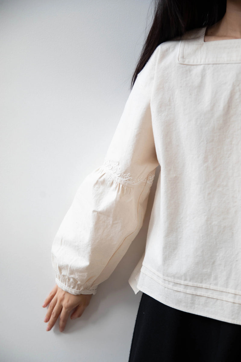 Fog collector's blouse