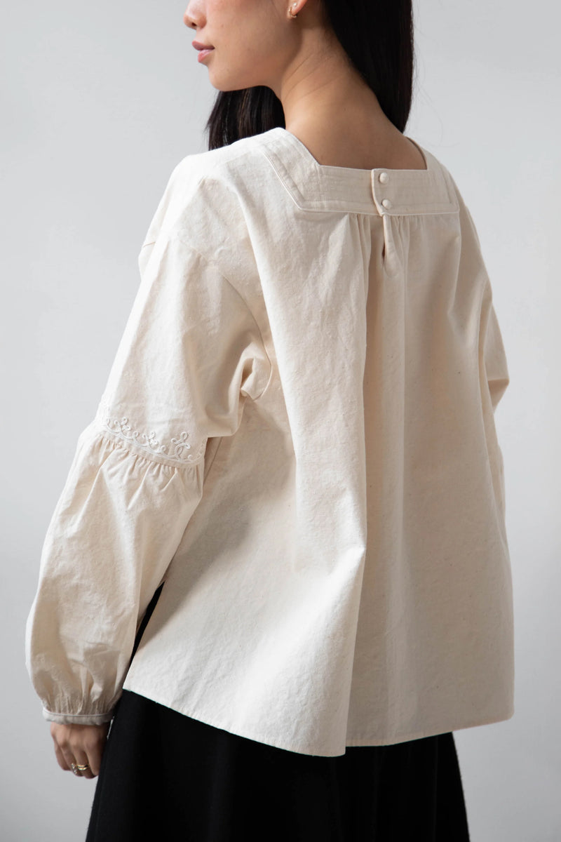 Fog collector's blouse