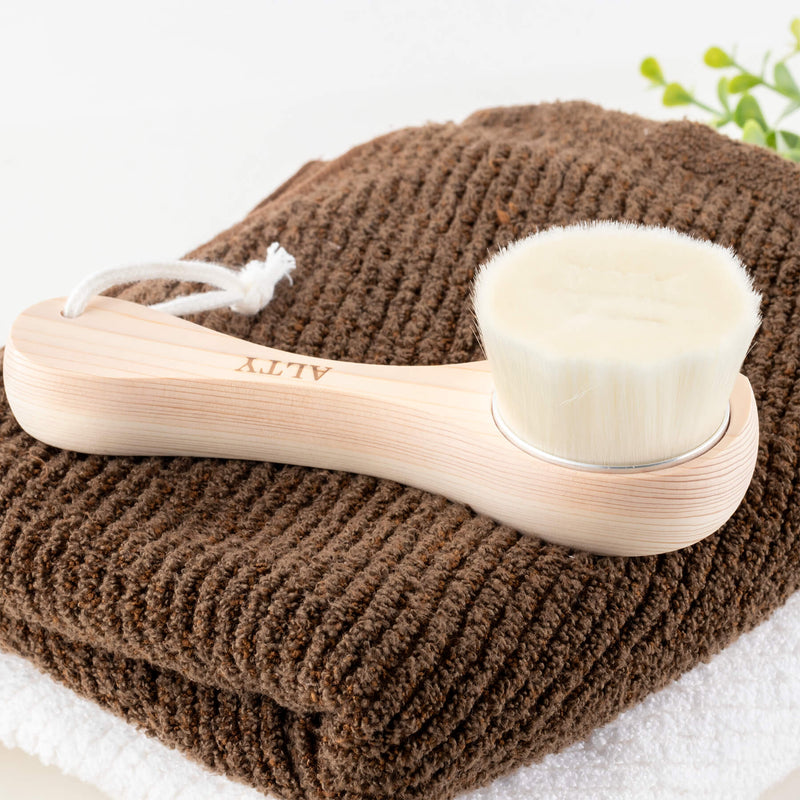 Mini handle body brush