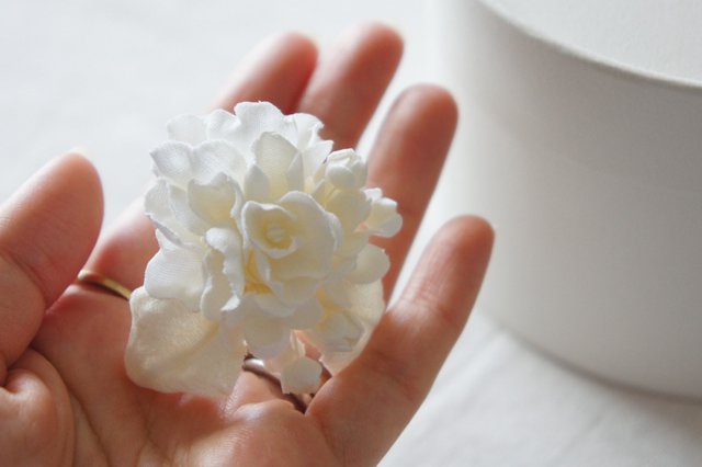Monotone Hydrangea & Lily of the Valley Ring