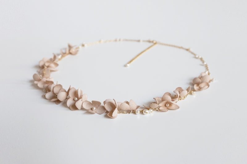 Annabel Necklace Peach Limited Edition
