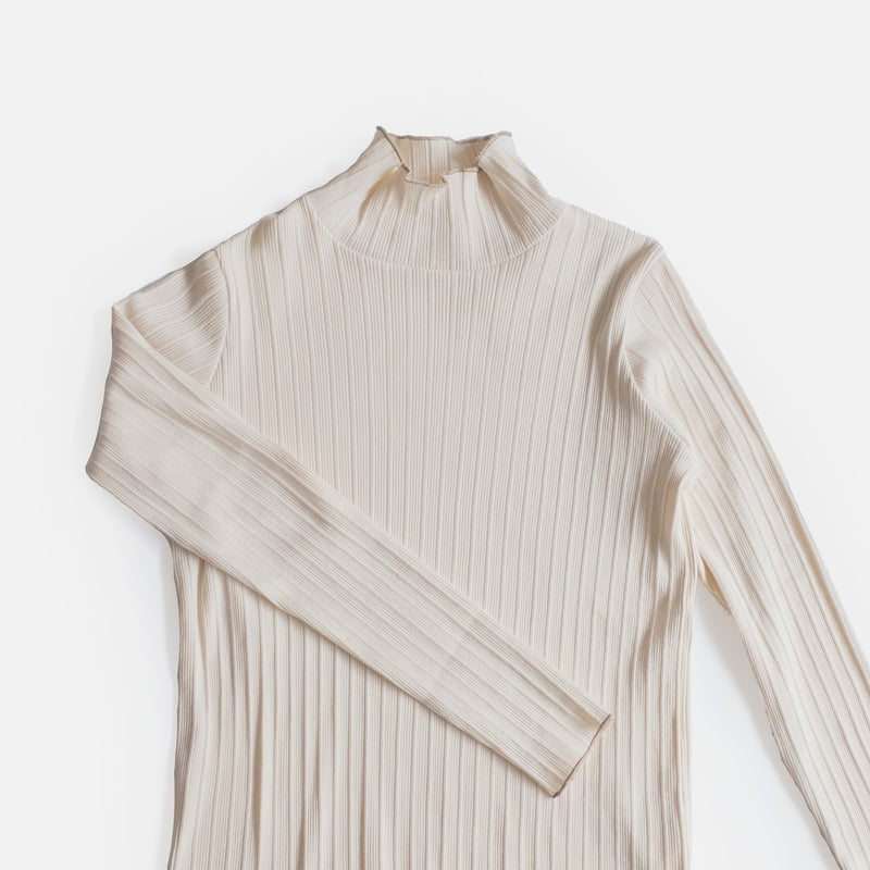 Rune Neck Cut Undershirt